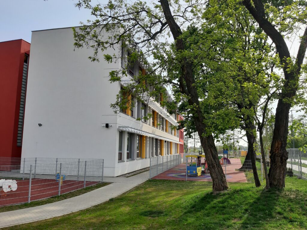 Szkoła Podstawowa przy ul. Warzelniczej w dzielnicy Białołęka w Warszawie