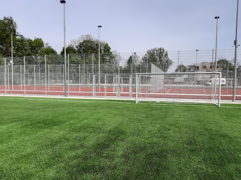 Szkoła Podstawowa przy ul. Warzelniczej w dzielnicy Białołęka w Warszawie