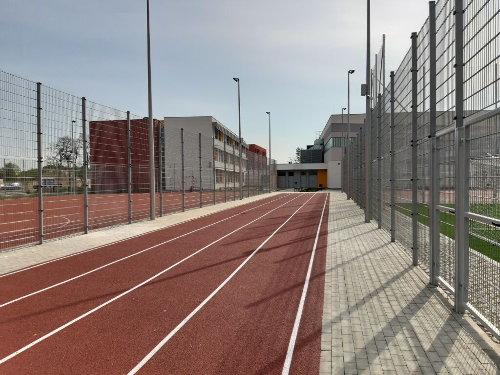 Szkoła Podstawowa przy ul. Warzelniczej w dzielnicy Białołęka w Warszawie