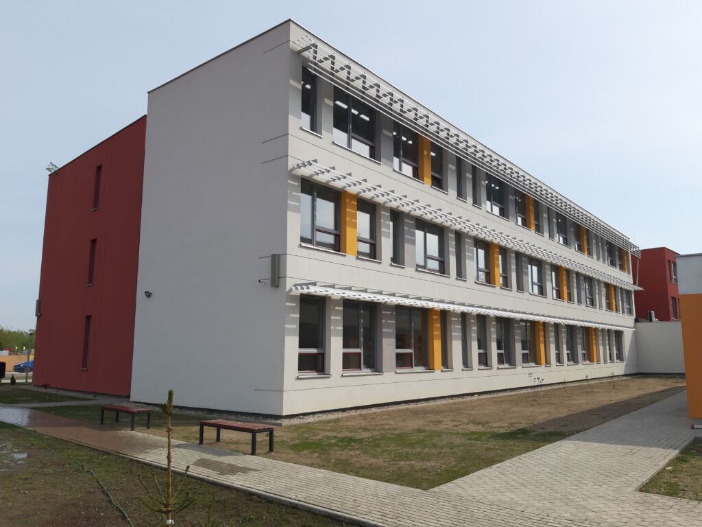 Szkoła Podstawowa przy ul. Warzelniczej w dzielnicy Białołęka w Warszawie