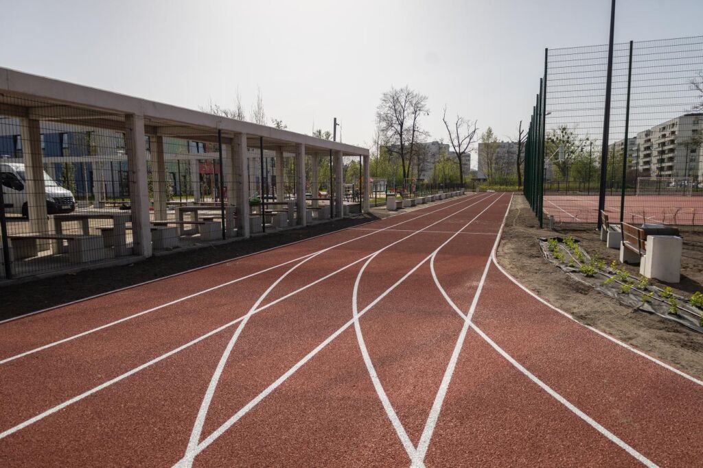 Szkoła Podstawowa przy ul. Warzelniczej w dzielnicy Białołęka w Warszawie